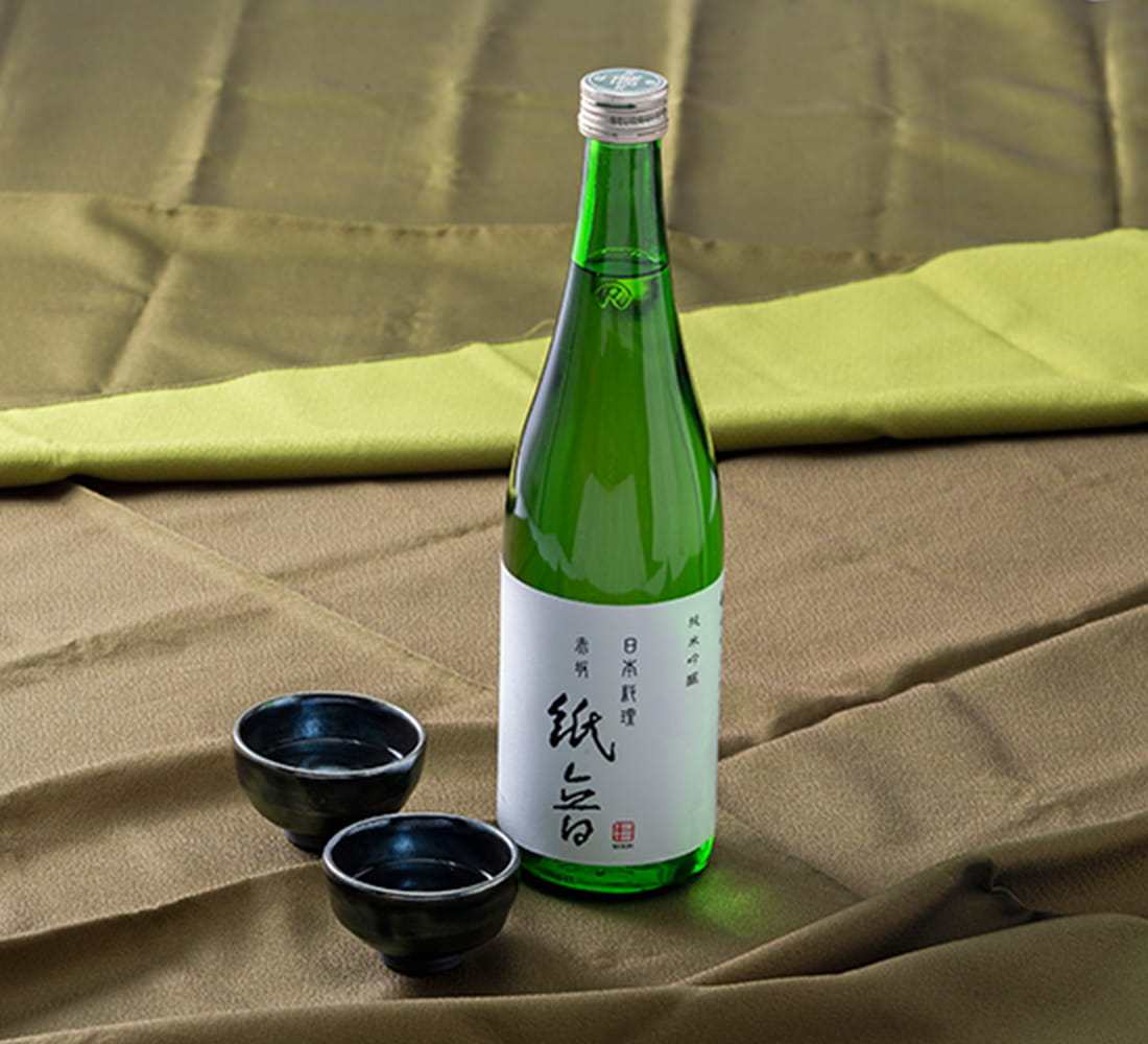 純米吟醸酒「紙音」（4合）の写真
